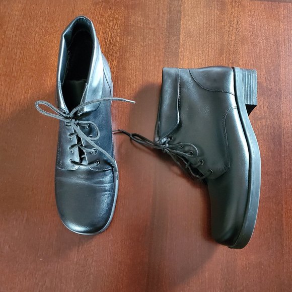 Brooke Black Leather Boot - Picture 2 of 5